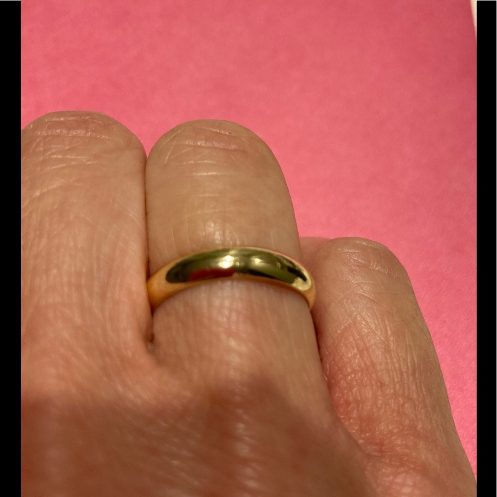 NWOT BAND RING GOLD TONE